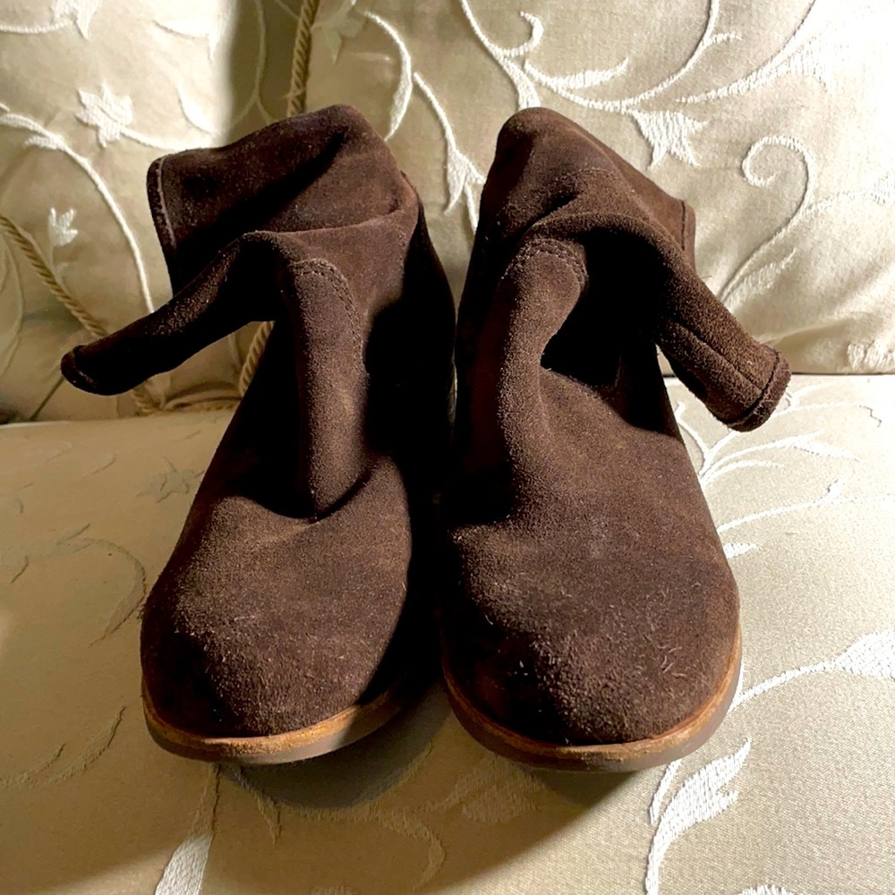 UGG